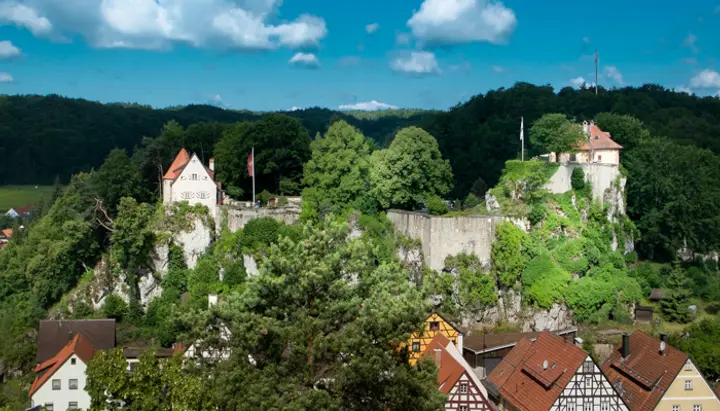 Blick auf die Burg Betzenstein, vom Aussichtsturm aus gesehen