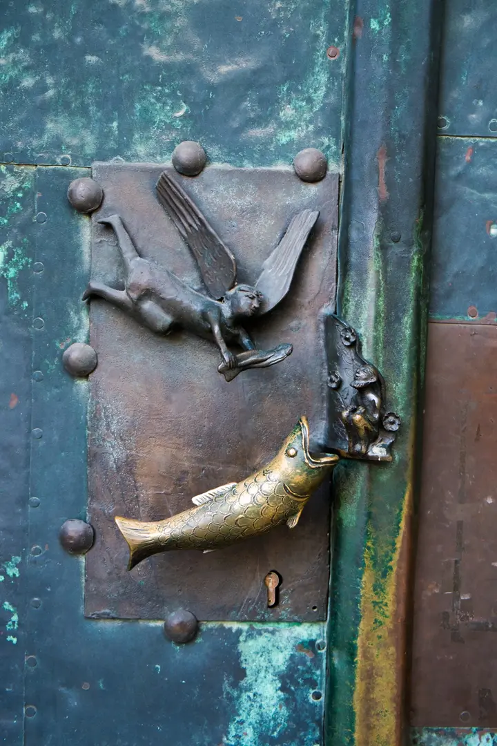 Jonas und der Wal, Pforte der Sebastianskirche Magdeburg