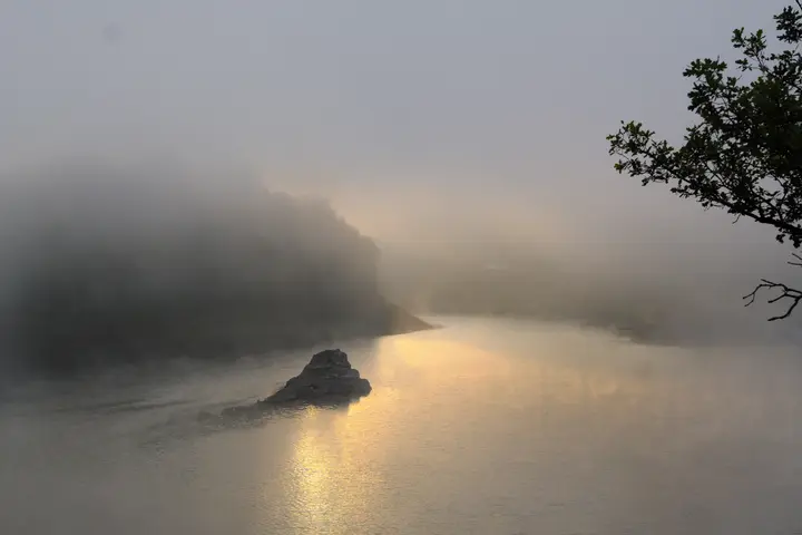 Der Bleilochstausee im Nebel