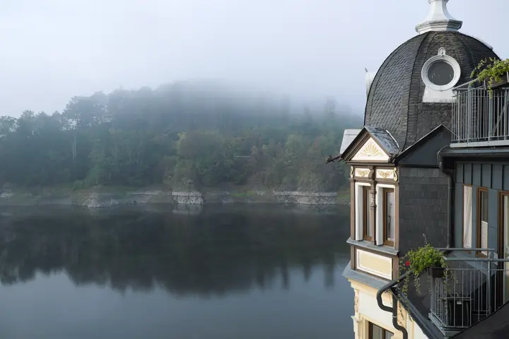 Blick vom Hotel Kranich in Saalburg auf den Bleilochstausee