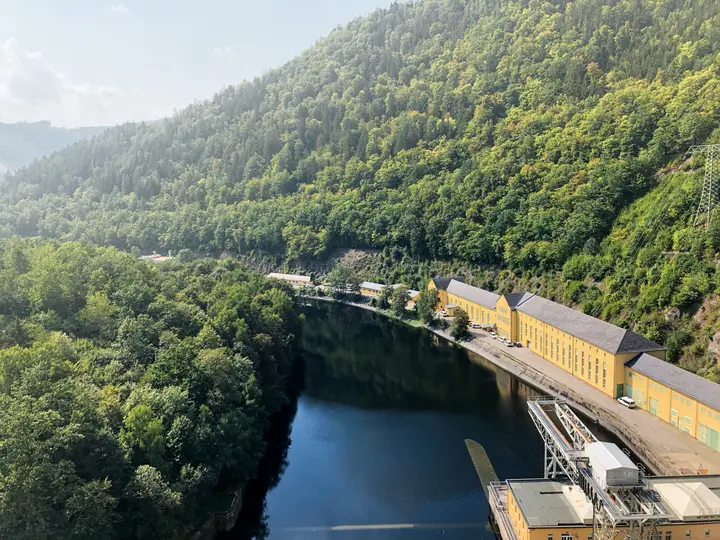 Blick von der Staumauer am Hohenwarthe-Stausee