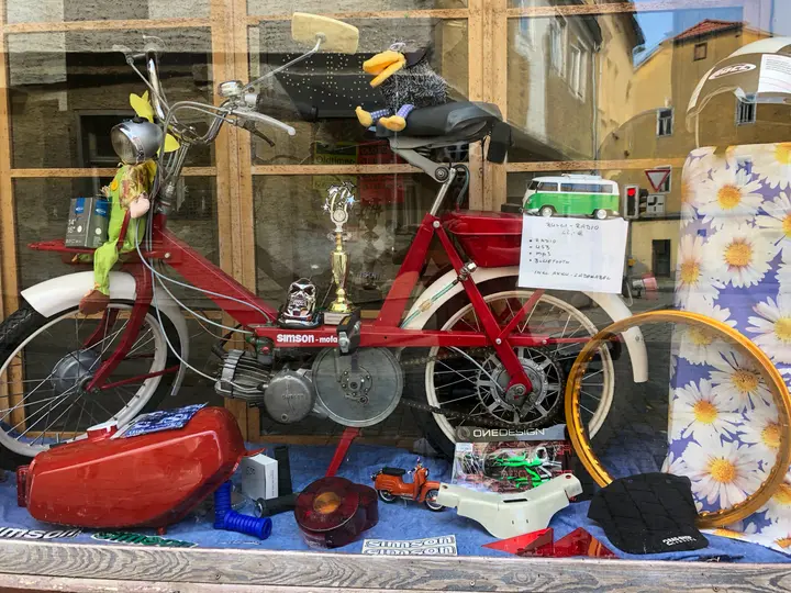 Historische DDR Motorräder im 2 Rad Shop Camburg