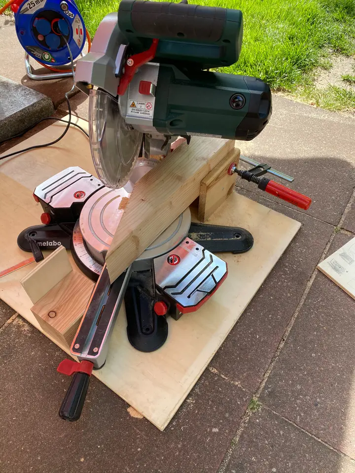 Kappsäge, Vorrichtung für spitze Winkel