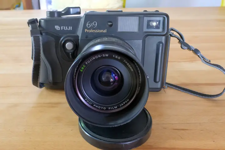 Fuji GSW 690iii, Ansicht von vorne