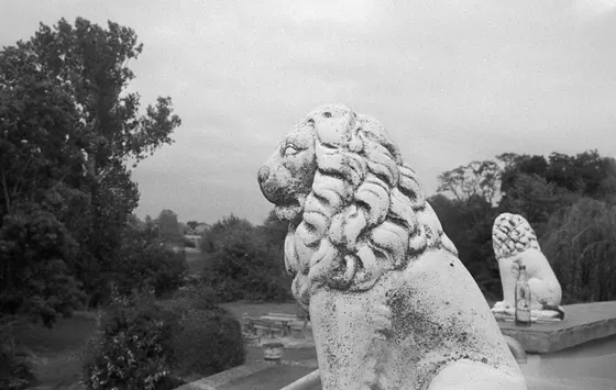 Herrenhaus Lübbenow (Olympus Mju II; Ilford HP5, Rodinal)