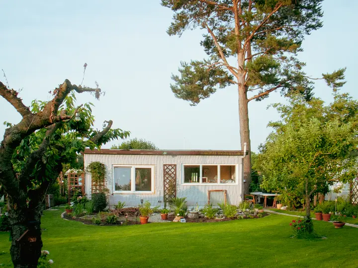 RAW Foto 6: Schrebergarten mit Haus