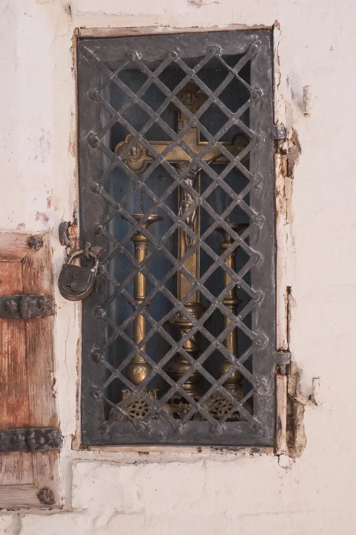 Wallfahrtskirche Tremmen, vergitterte Nische