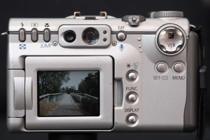 Canon Powershot G3, Rückseite