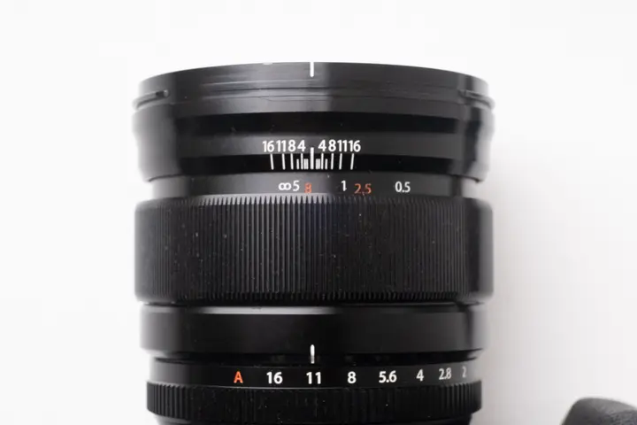 Fuji 16mm 1.4; Schärfebereich von etwa 1m-∞ bei Blende 11