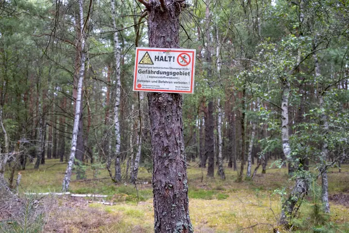 Hinweisschilder Gefährdungsgebiet - Kleine Schorfheide