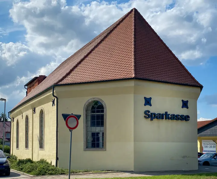 Kein rotes S erlaubt - die Sparkasse in der Kirche von Milow
