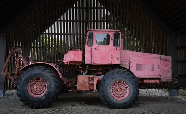Sowjetischer Radschlepper Kirowez K-700 (Baujahr 1970) im Agrarmuseum Wandlitz
