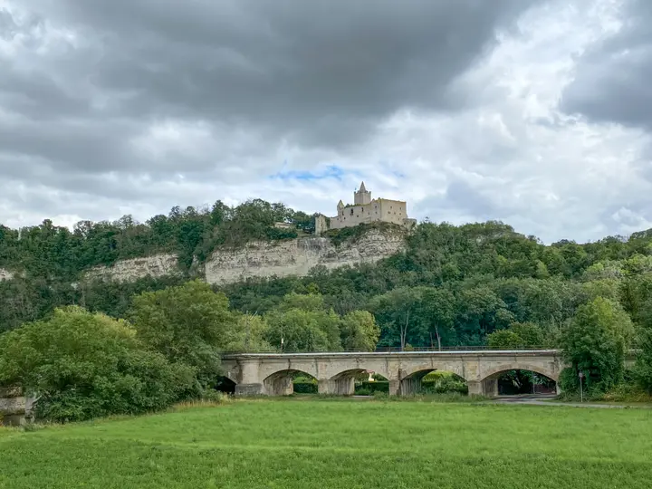 Blick auf die Rudelsburg bei Saaleck