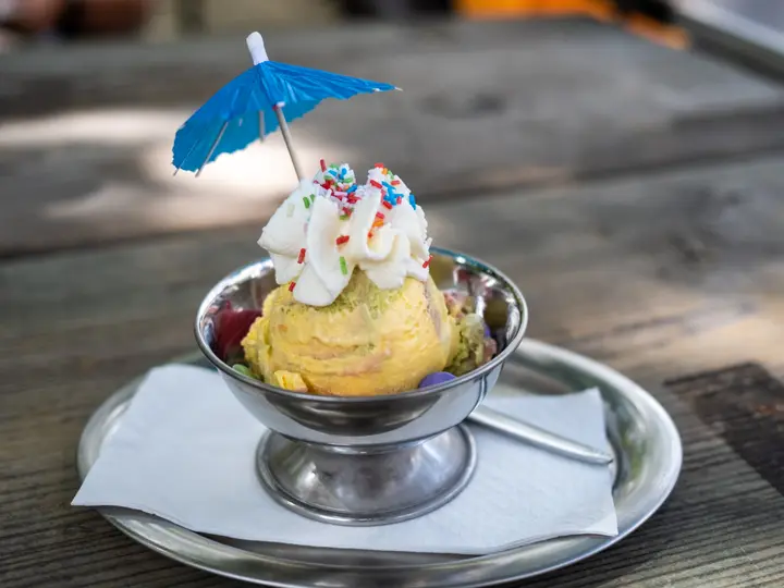 Cafe Gisela, Eisbecher Schleckerfatz