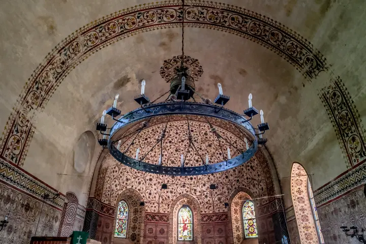Kirche Kröben - große Kuppel und florale Ornamente
