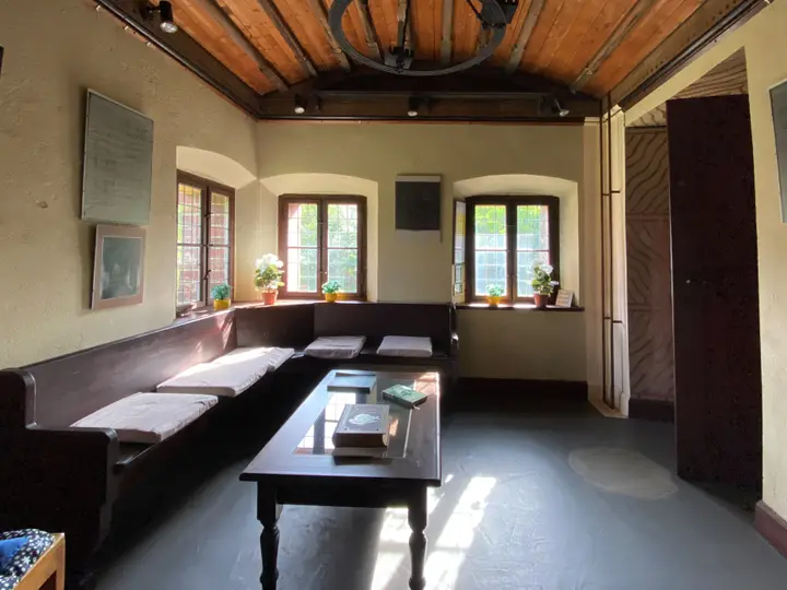 Nebenraum/Sakristei für das Kirchenbuch in der Kirche Gröben