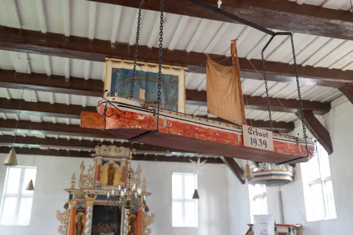 Kaffenkahn in der Kirche Bredereiche