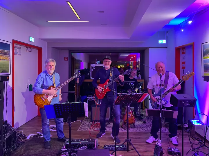 Ready to Rock, BuzzBrothers!