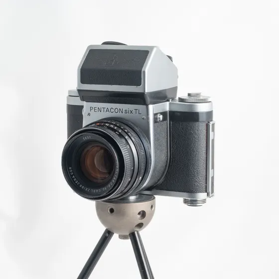 Pentacon Six mit TTL Belichtungsmesser Prisma
