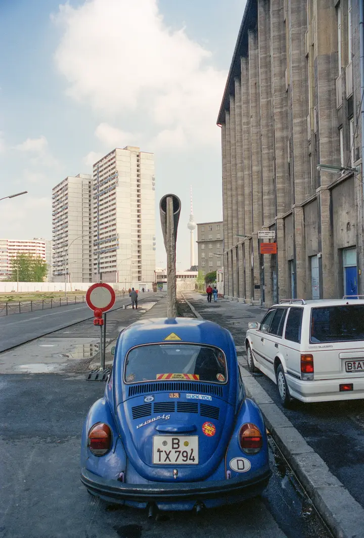 Ostberlin, Mauerfall. Grenzstreifen der heutigen Axel-Springer-Straße