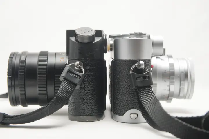 Höhenvergleich: Die M6 TTL (links) ist höher als die M3 (rechts)