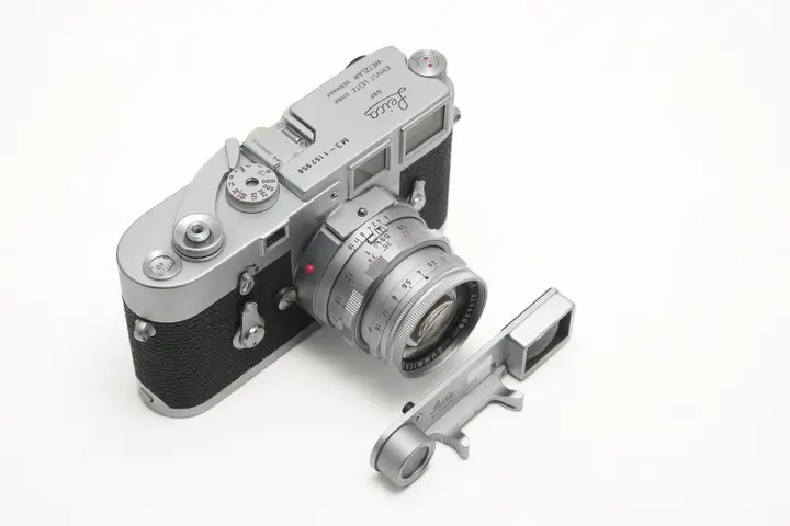 Leica M3 mit Nah-Summicron und (abgesetzter) Brille