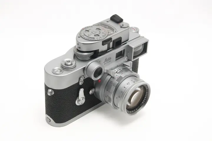 Leica M3 mit aufgesetztem Leicameter