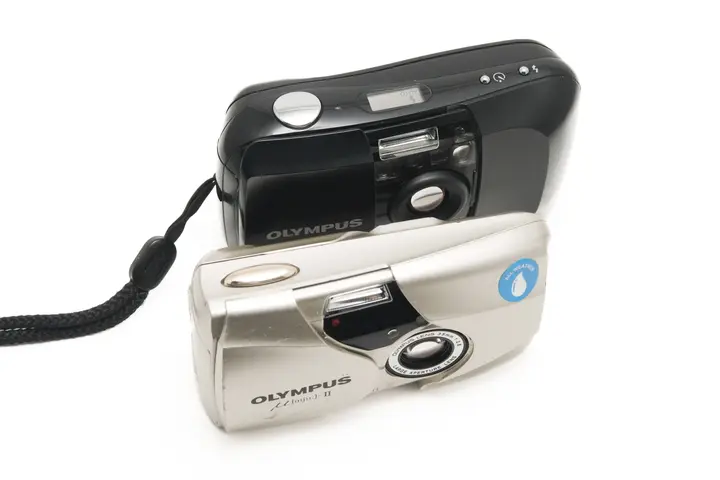 Olympus Mju 2 (vorne) und Olympus Mju 1 (hinten) im Vergleich