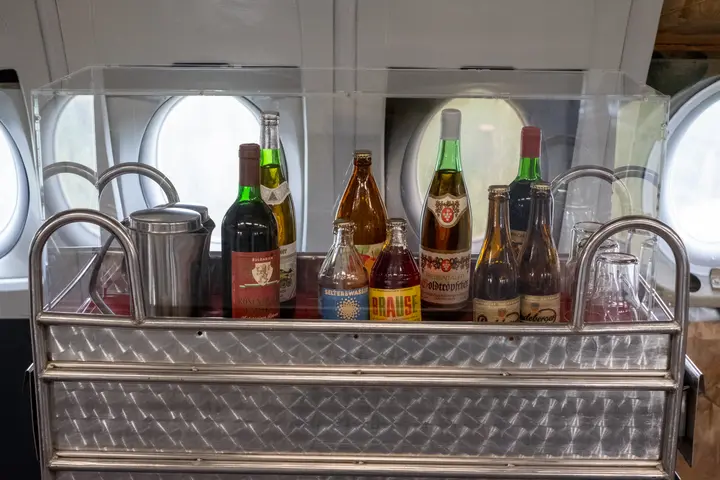 DDR Servierwagen mit Brause und Goldtröpfchen