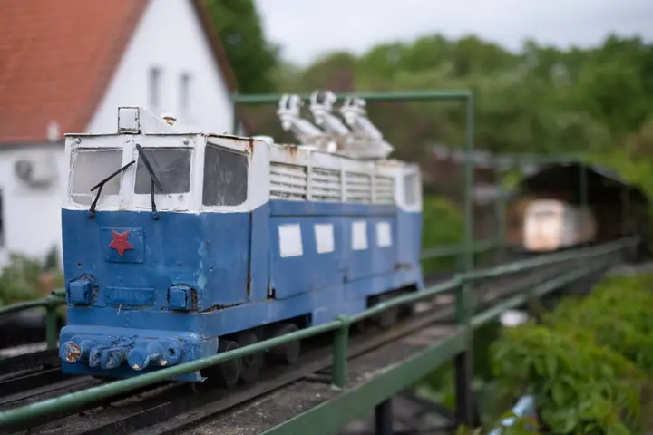 Russische Lok auf der privaten Gartenbahn Stölln