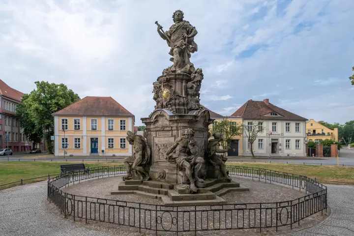 X-E4 mit 10-24 - Kurfürstendenkmal in Rathenow