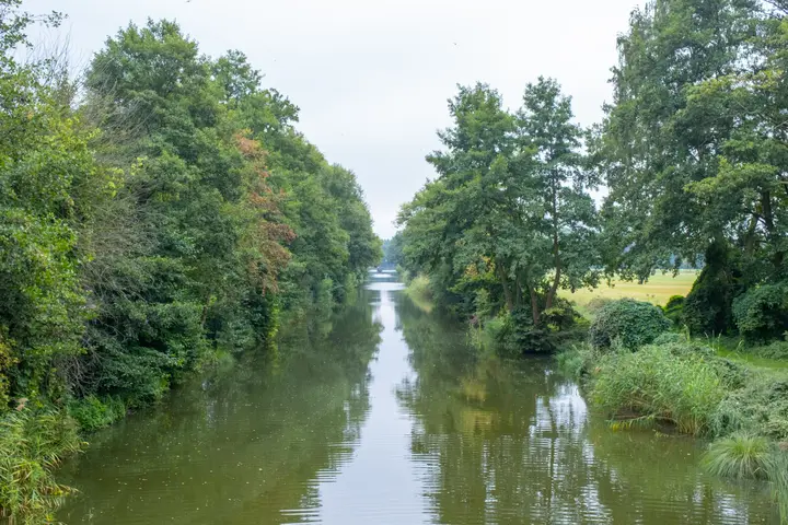 Blick von der Brücke in den Emster Kanal