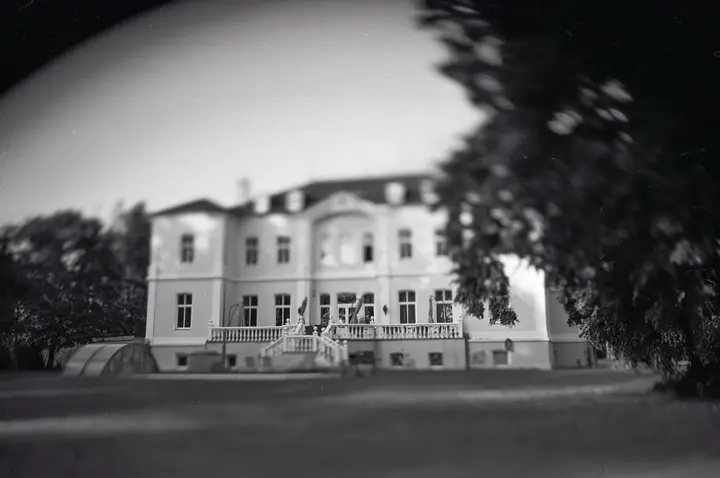 Linhof 6x9, 90mm, verlagerte Schärfebene, Schloss Schmuggerow