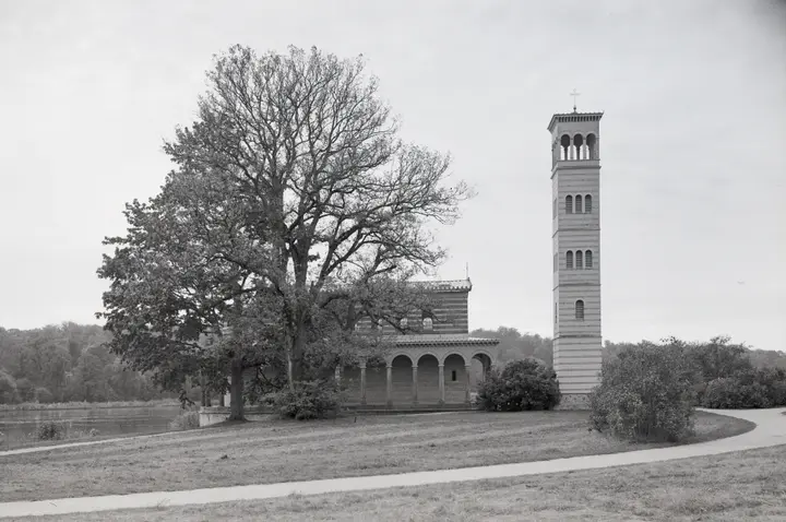 Linhof 6x9, 90mm, perspektivische Entzerrung, Sacrow Heilandskirche