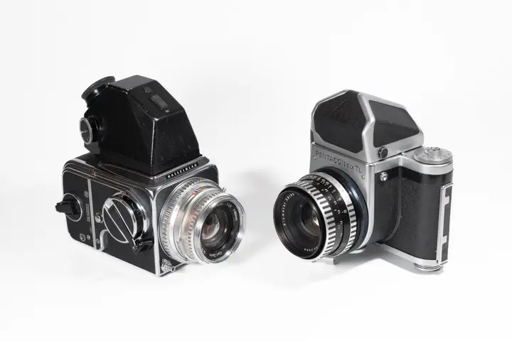 Schluss mit Style: Hasselblad und Pentacon Six mit Prismensucher