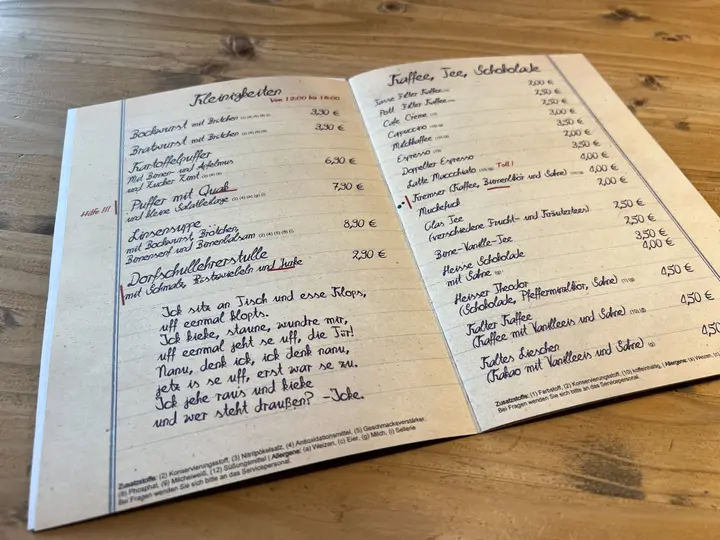 Speisekarte mit Korrekturanstrich im Cafe Alte Schule