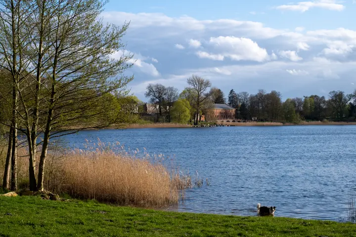 Blick auf Fliesenbrücke und Scheune von Wolfshagen
