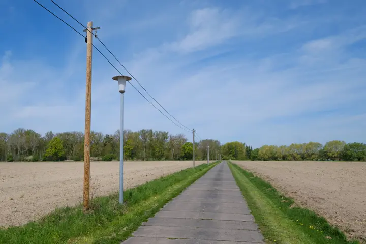 Plattenweg nach Lindenhof