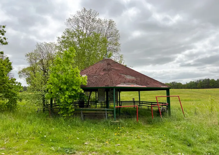 Rastplatz und Infopunkt zum ehemaligen Dorf Ruhn