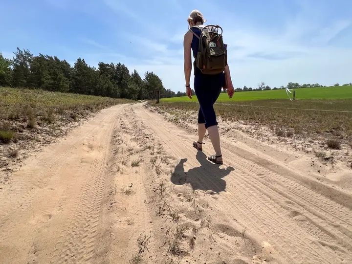 Heißer märkischer Sand unter den Füßen