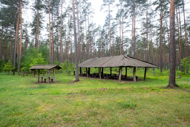 Große Schutzhütten im Wald Heiligengrabe