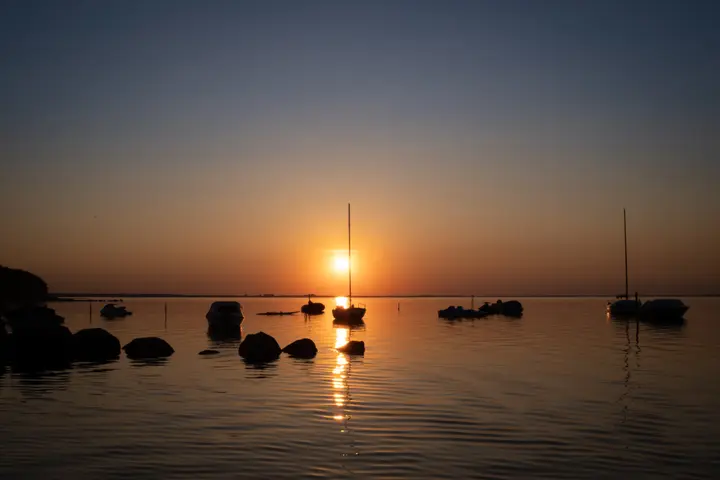 Wunderbarer Sonnenuntergang im Bodden bei Loissin
