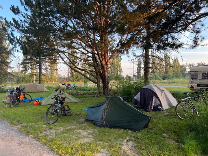 Reiseradler unter sich: Zeltplatz Prohn