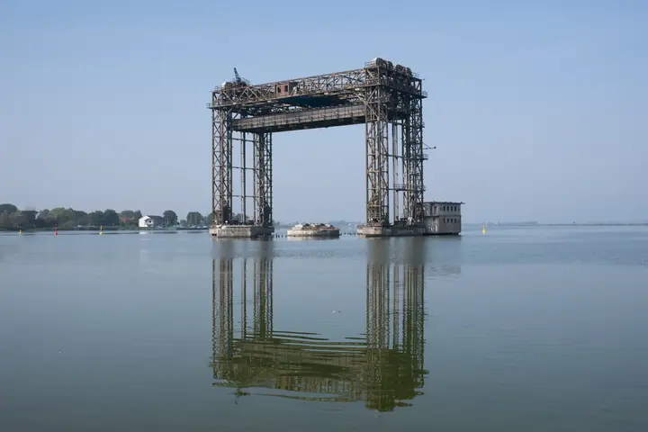 Reste der Hubbrücke von Karnin