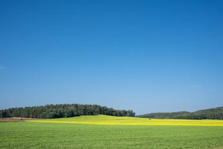 Sanfte Hügel, weiter Himmel: die Hügelketten südlich Stölln/Rhinow