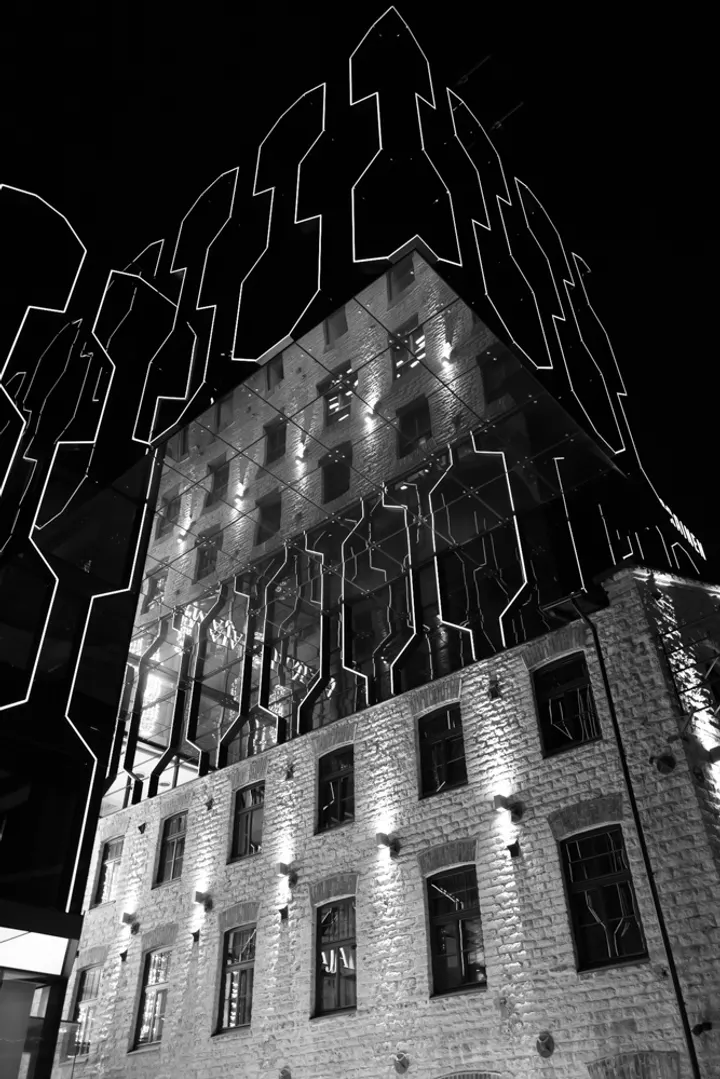 Faszinierende Lichtspiele im Rotermann Viertel