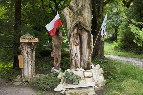 Heiligenschreine im Kamienica-Tal