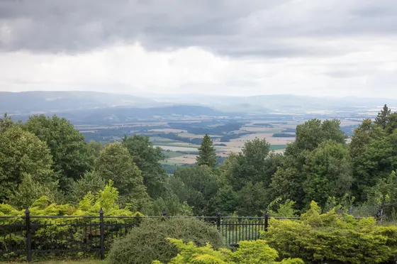 Blick von der Kirche ins Glatzer Land
