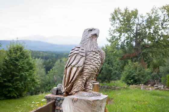 Schnitzkunst am Wegesrand