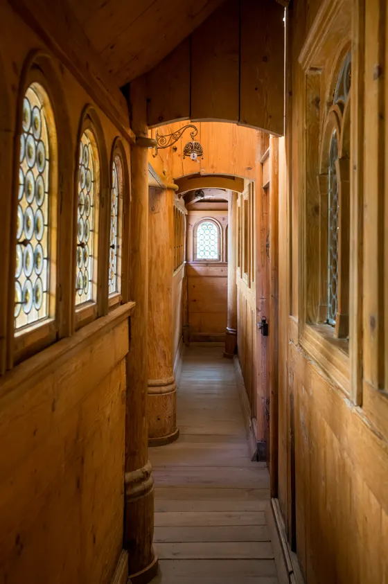 Enge Gänge der Wang-Kirche